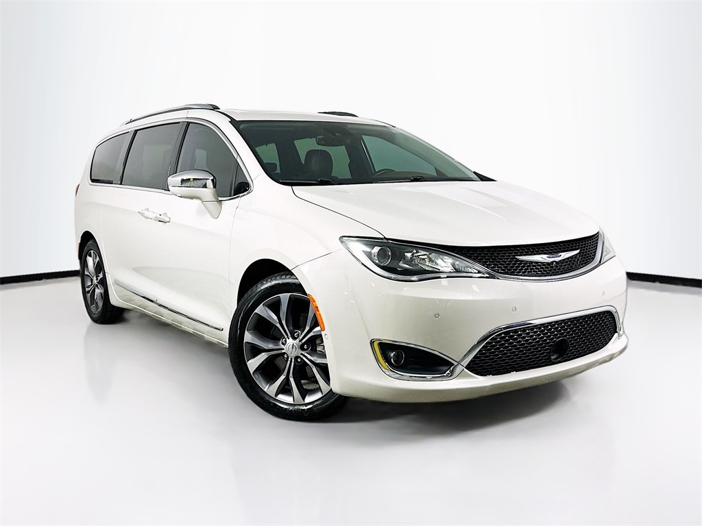 2019 Chrysler Pacifica Limited's photo