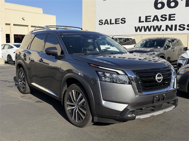 2025 Nissan Pathfinder Platinum FWD