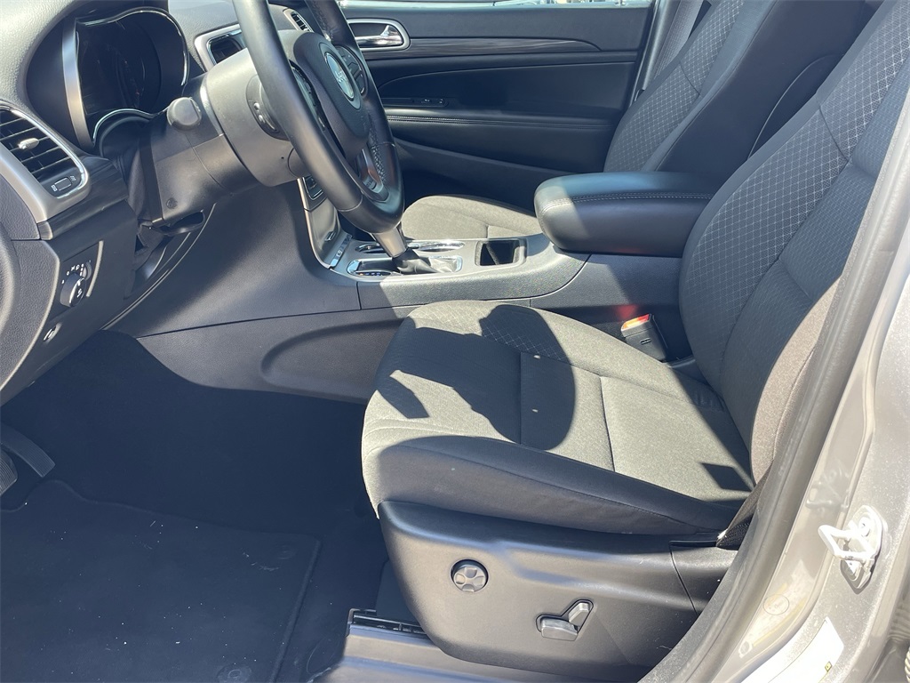 2021 Jeep Grand Cherokee Laredo E - 11