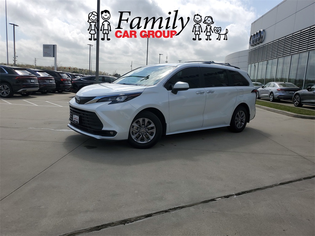 2025 Toyota Sienna XLE 7-Passenger FWD