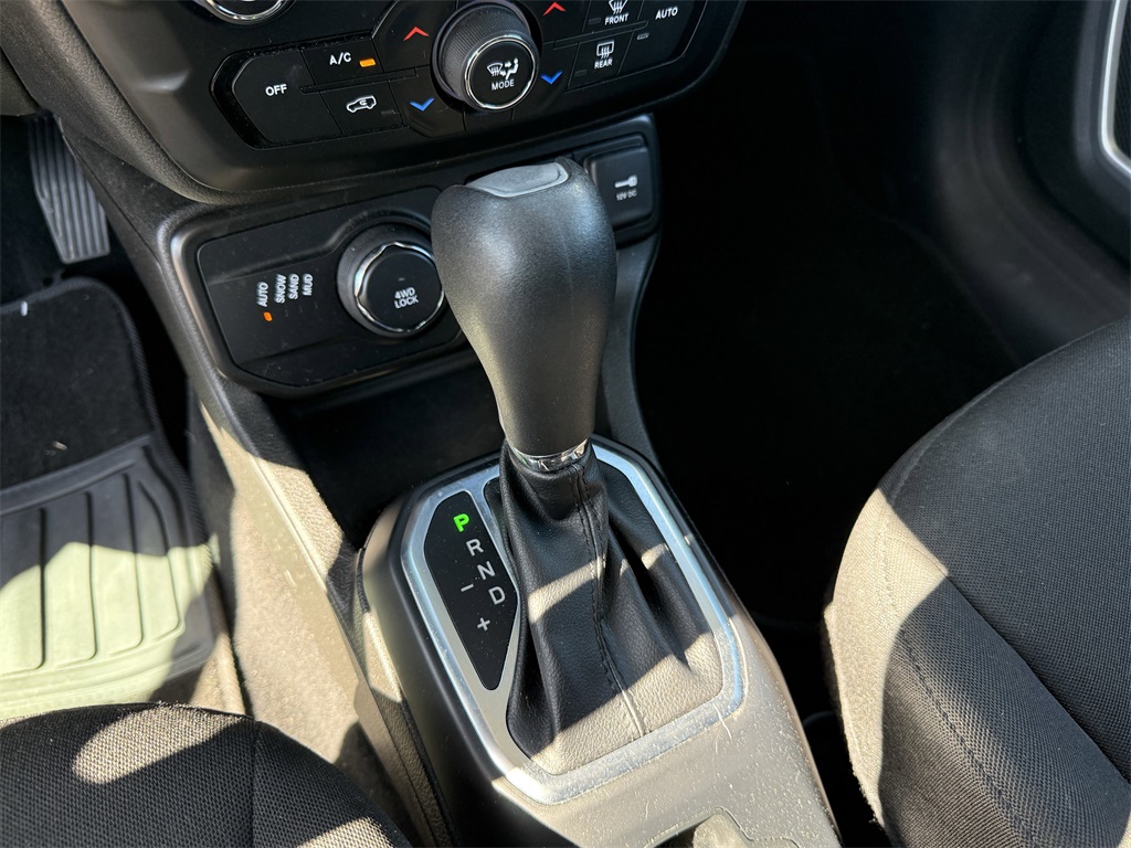 2021 Jeep Renegade Latitude White at Baytown Hyundai