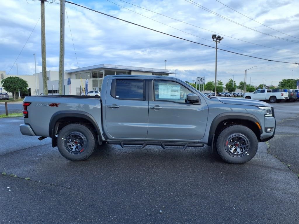 2025 Nissan Frontier PRO-4X photo 2