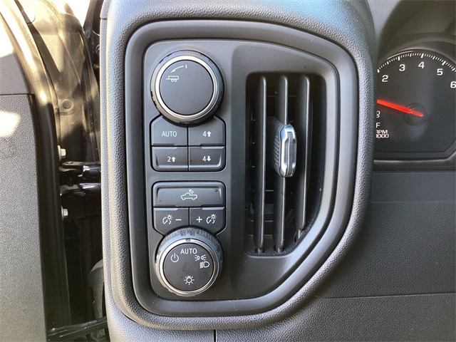 Used Car 2022 Chevrolet Silverado 1500  Custom Trail Boss For Sale Under $40,000 In San Antonio, Texas