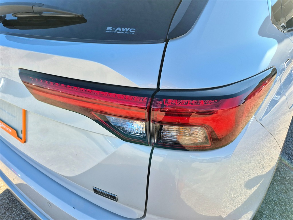 2022 Mitsubishi Outlander SEL White at Bayshore Chrysler Jeep Dodge Ram