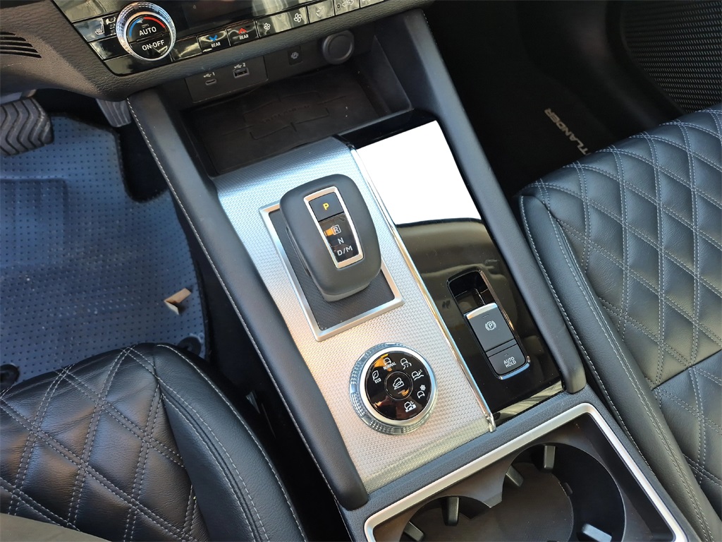 2022 Mitsubishi Outlander SEL White at Bayshore Chrysler Jeep Dodge Ram