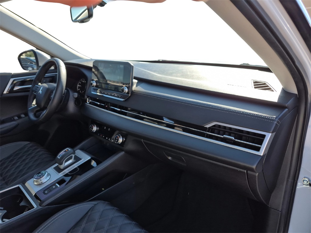 2022 Mitsubishi Outlander SEL White at Bayshore Chrysler Jeep Dodge Ram