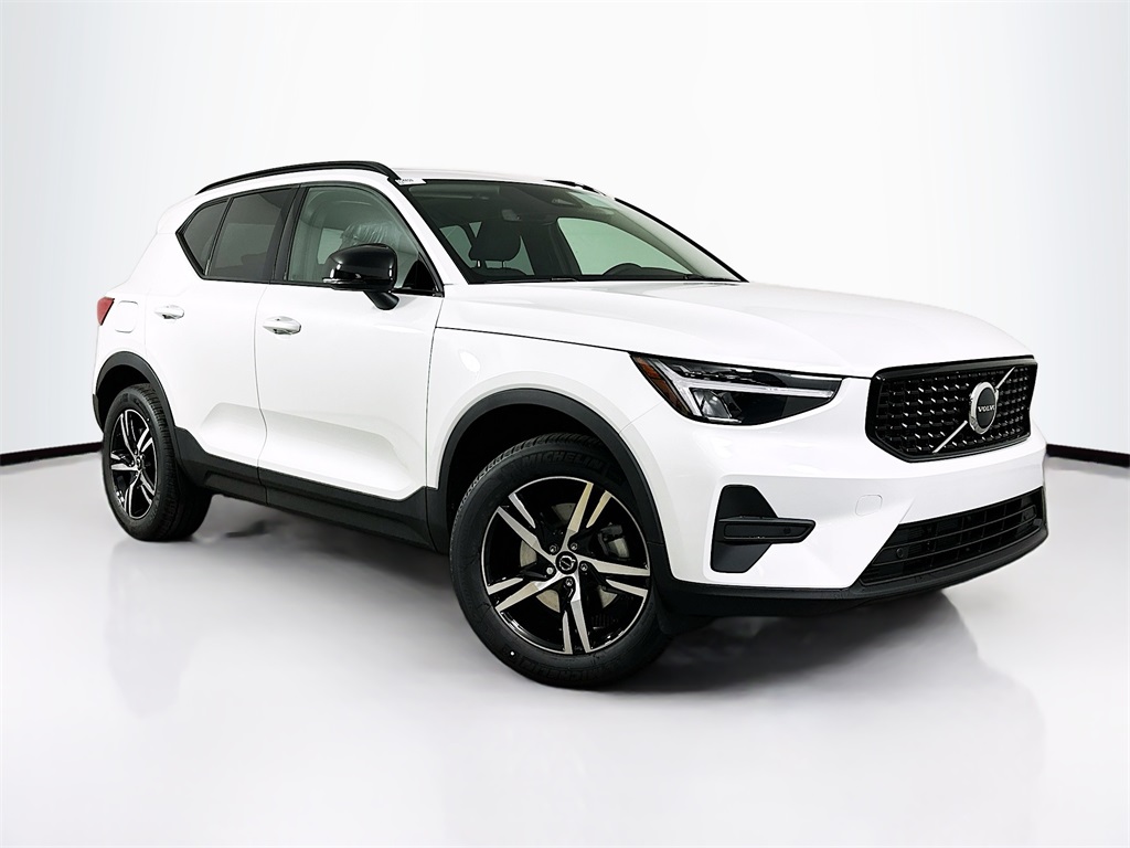 2026 Volvo XC40 B5 Core