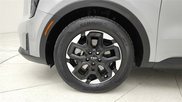 2024 Kia Sorento S - 8