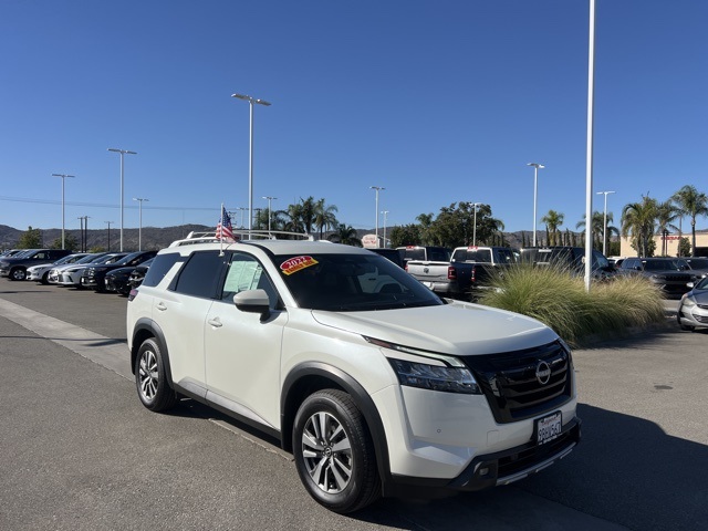 2022 Nissan Pathfinder SL