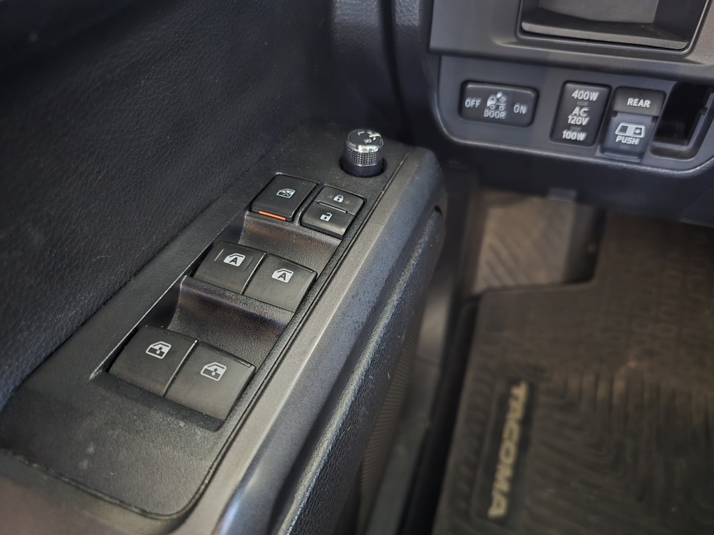 Thumbnail: 2017 Toyota Tacoma - 15