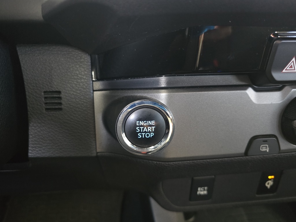 Thumbnail: 2017 Toyota Tacoma - 23