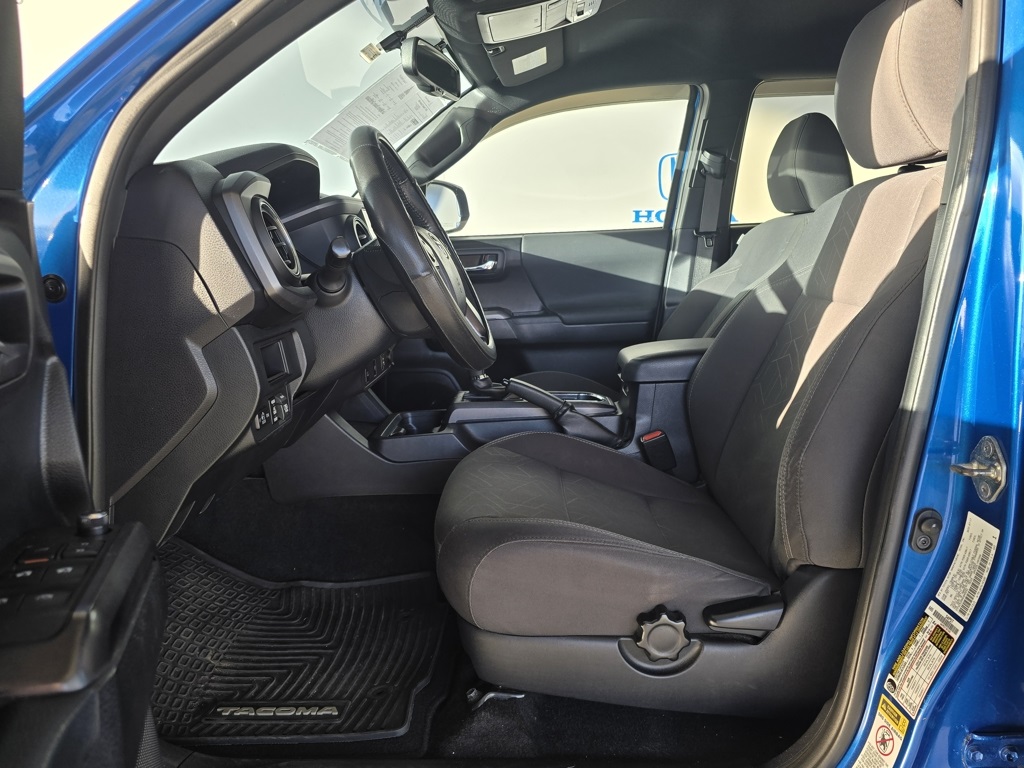 Thumbnail: 2017 Toyota Tacoma - 6