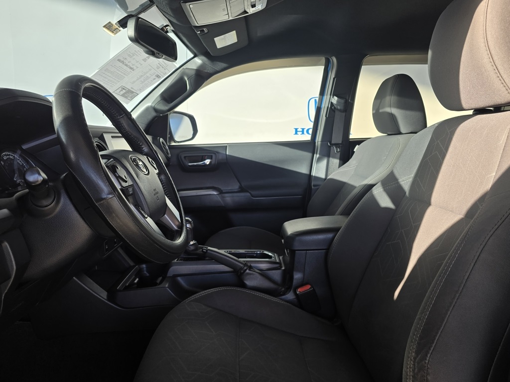 Thumbnail: 2017 Toyota Tacoma - 8