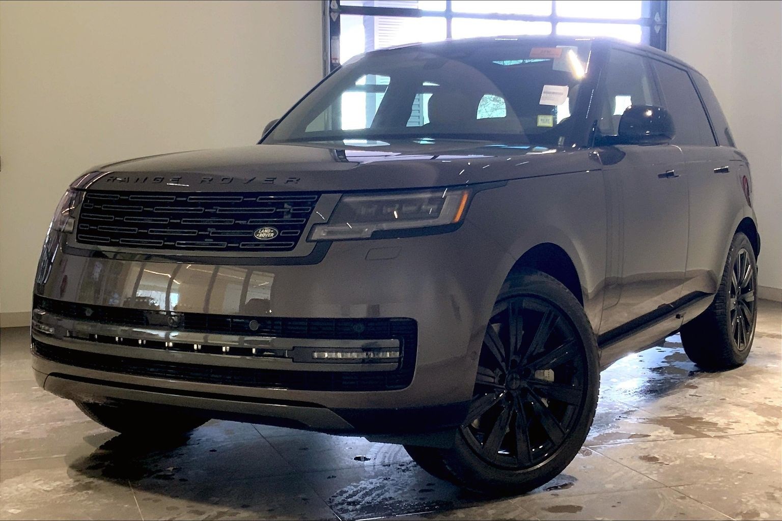 2026 Land Rover Range Rover P550e SE AWD