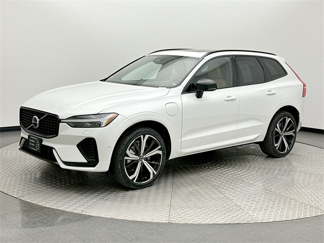 2025 Volvo XC60 Recharge T8 Ultra Dark Theme eAWD