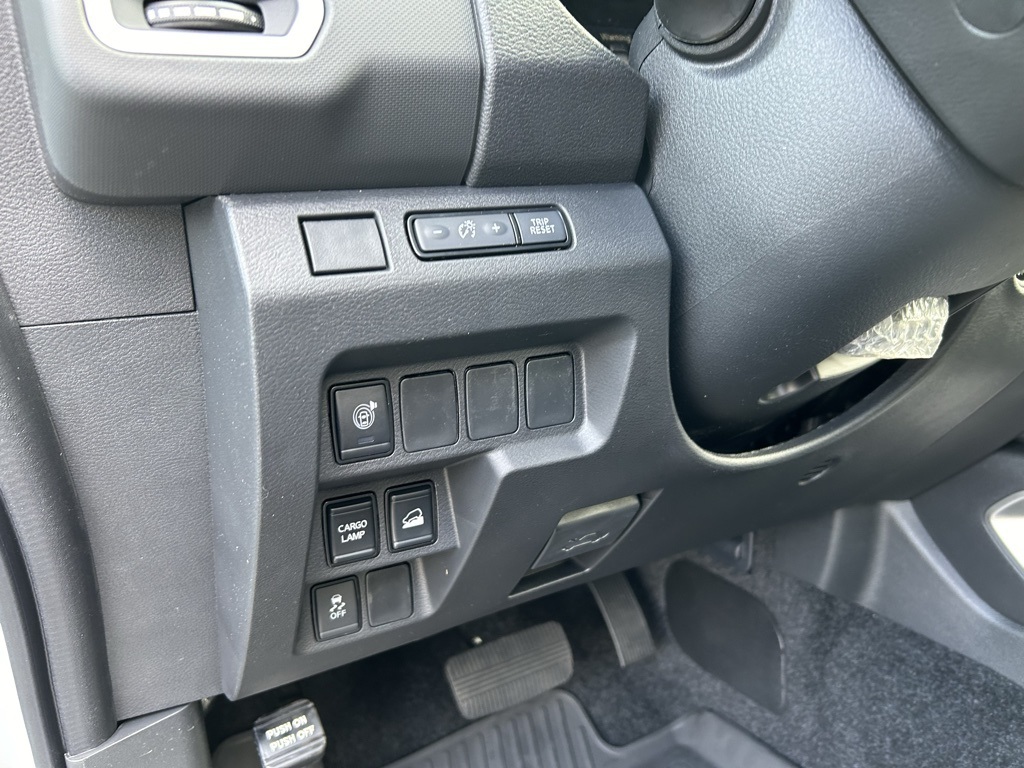 2024 Nissan Frontier SV photo 11