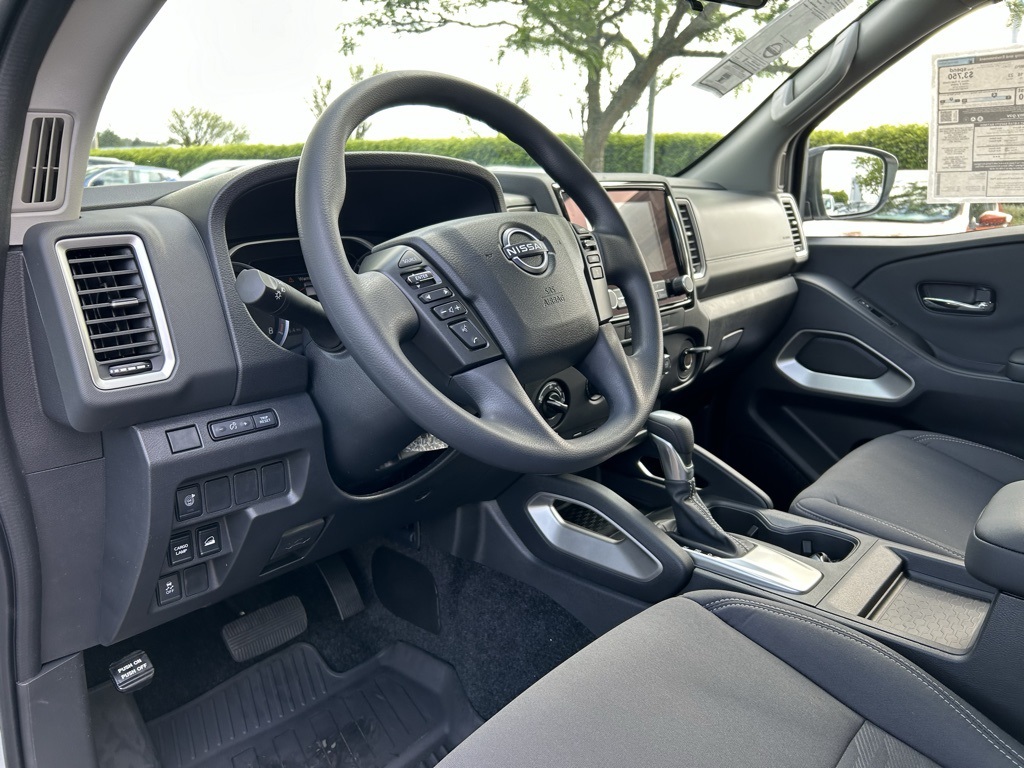 2024 Nissan Frontier SV photo 12