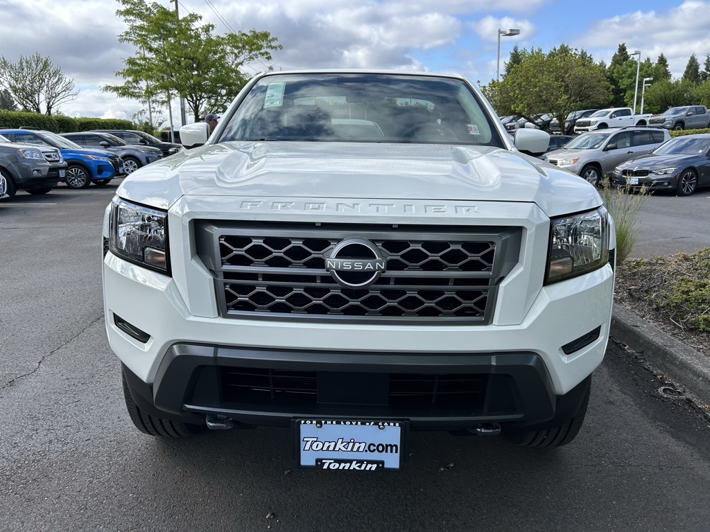 2024 Nissan Frontier SV photo 2