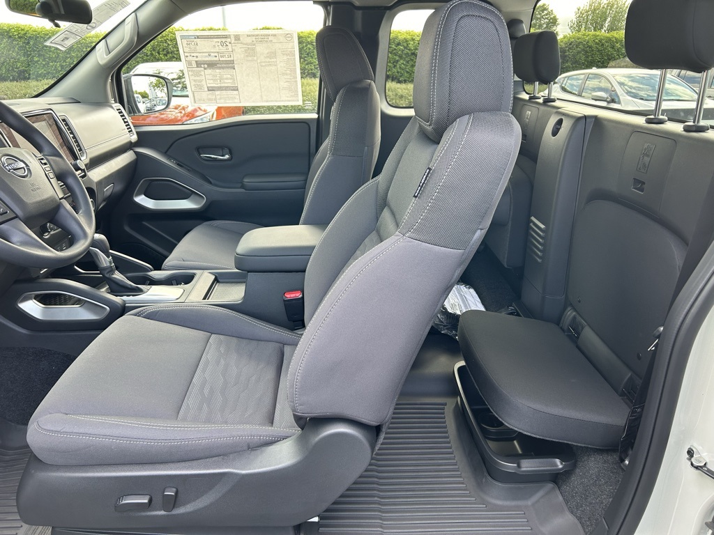 2024 Nissan Frontier SV photo 23