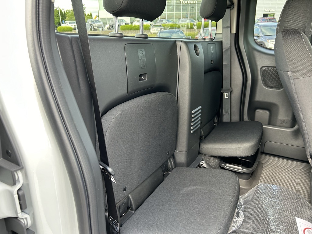 2024 Nissan Frontier SV photo 28