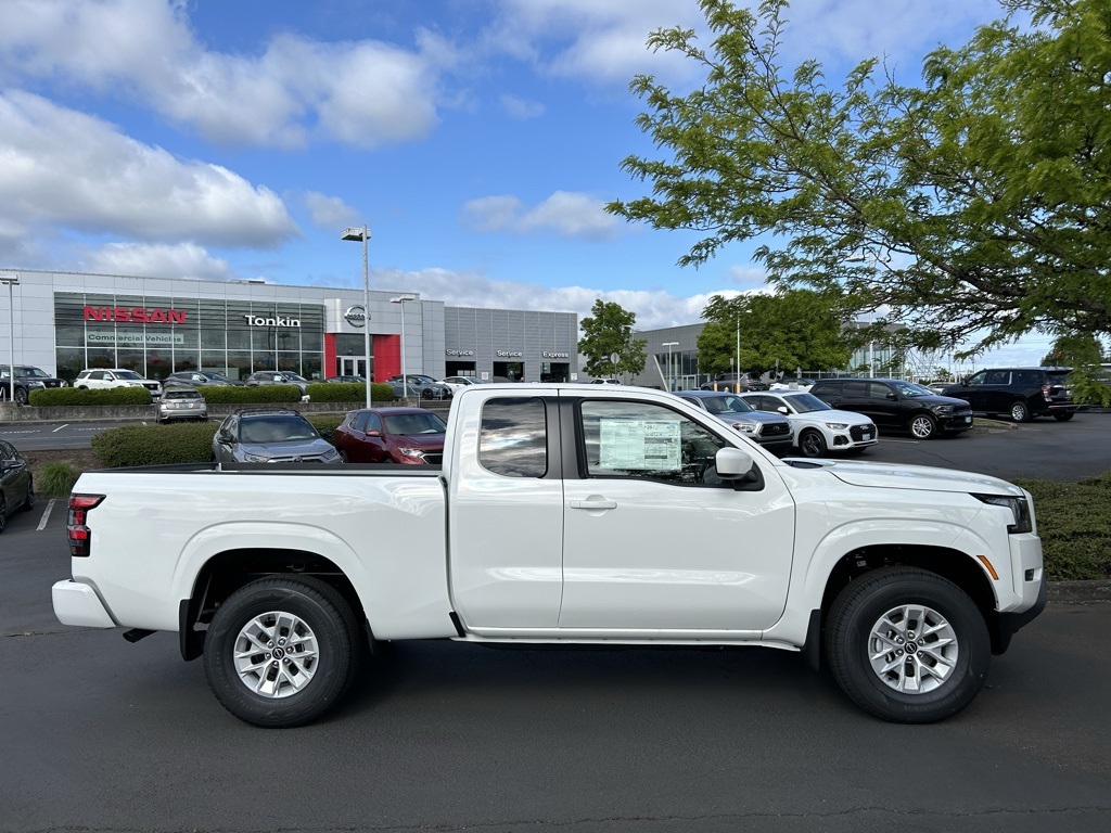2024 Nissan Frontier SV photo 4