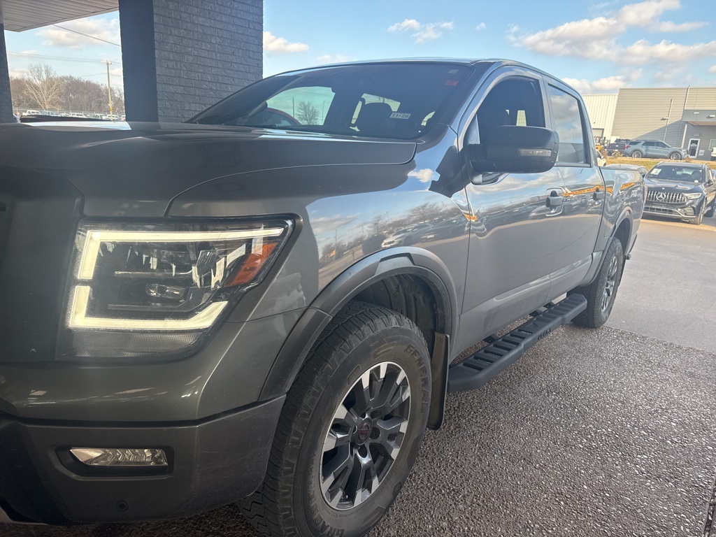 2024 Nissan Titan PRO-4X Crew Cab 4WD