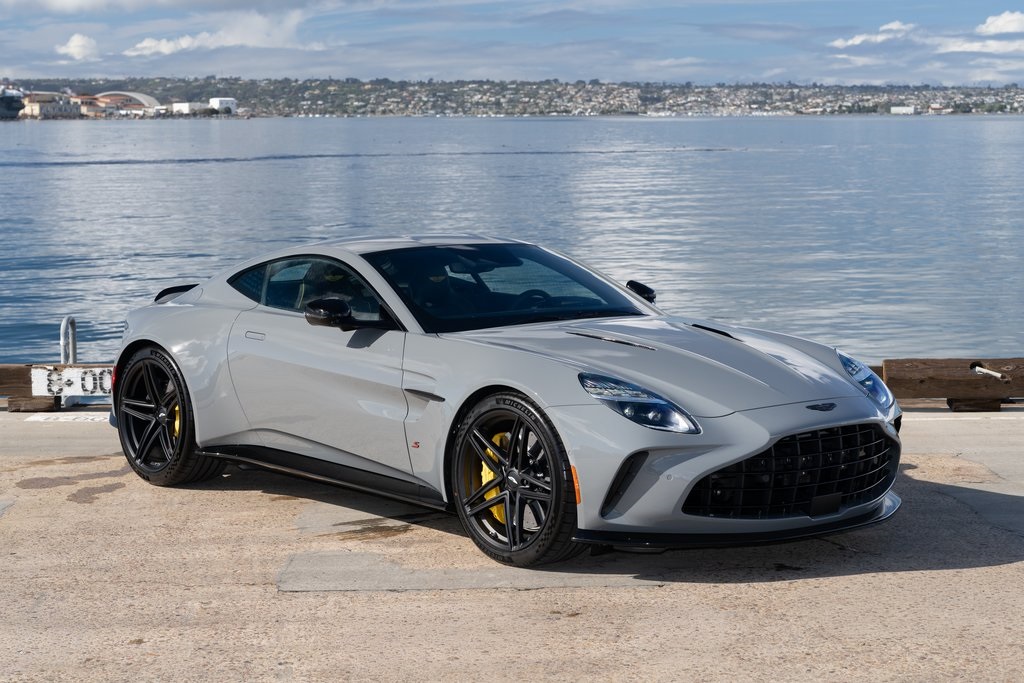 2026 Aston Martin Vantage Base's photo