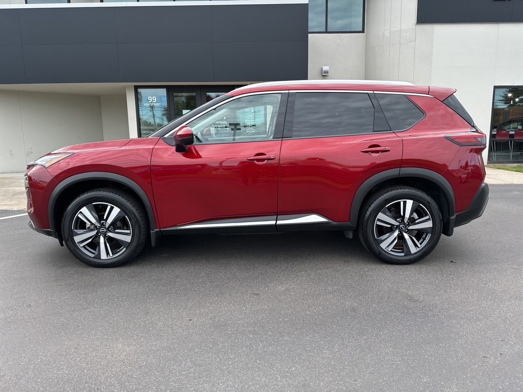 2022 Nissan Rogue SL photo 2