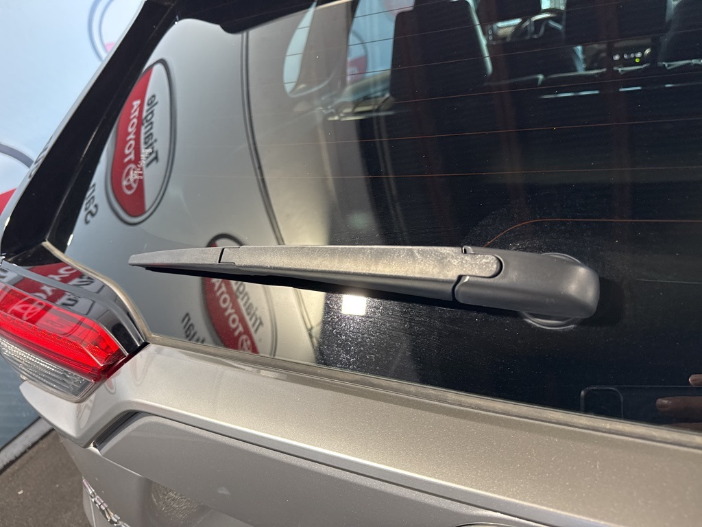 Thumbnail: 2021 Toyota RAV4 - 23