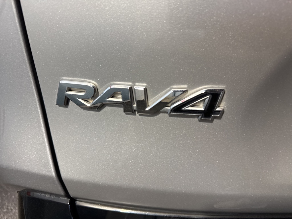 Thumbnail: 2021 Toyota RAV4 - 25
