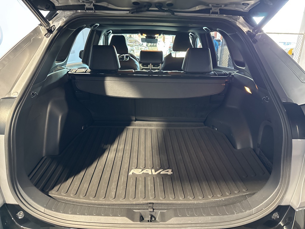 Thumbnail: 2021 Toyota RAV4 - 26