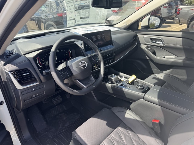 2026 Nissan Rogue Platinum photo 2