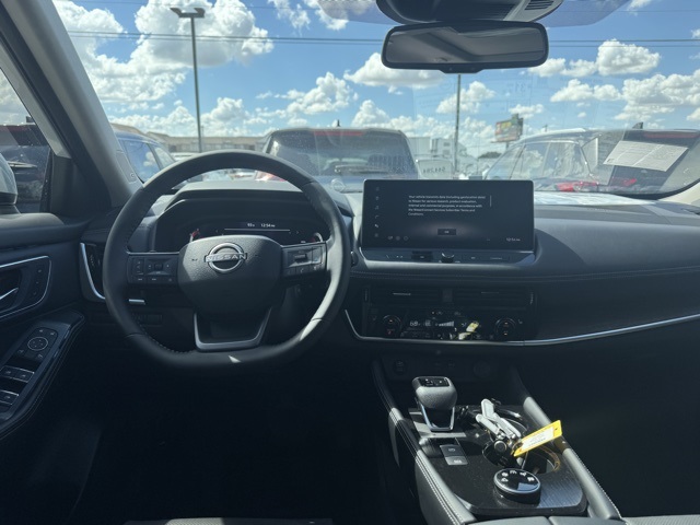 2026 Nissan Rogue Platinum photo 3