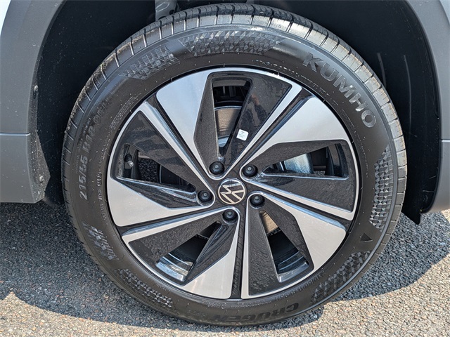 2025 Volkswagen Taos 1.5T SE White at Stokes Volkswagen