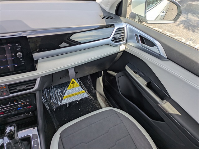 2025 Volkswagen Taos 1.5T SE White at Stokes Volkswagen