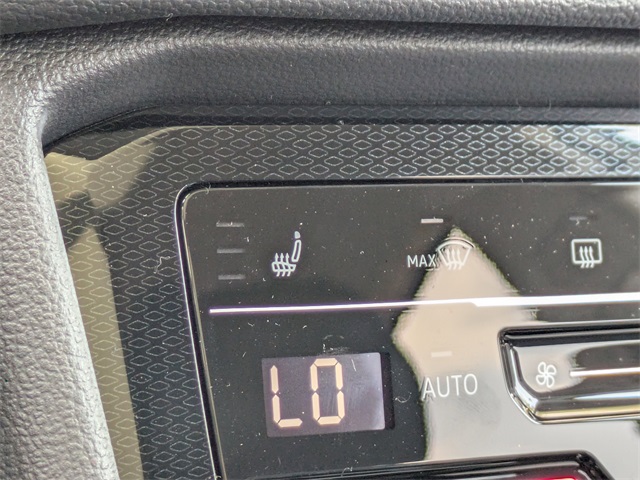 2025 Volkswagen Taos 1.5T SE White at Stokes Volkswagen