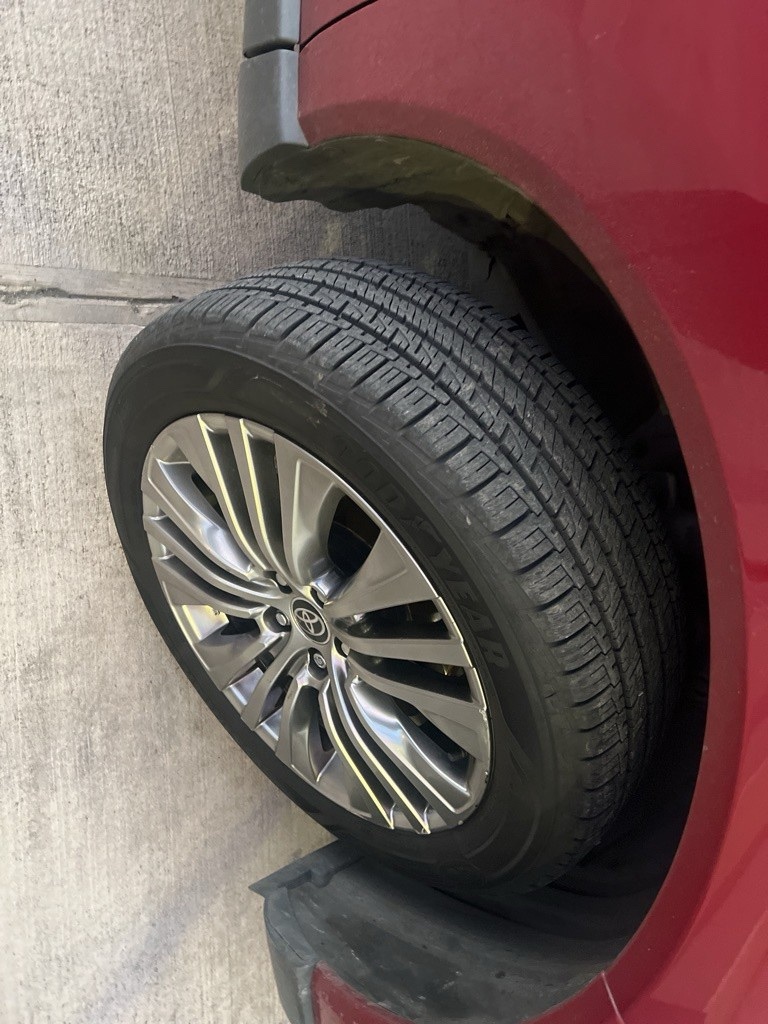 Thumbnail: 2021 Toyota Venza - 6