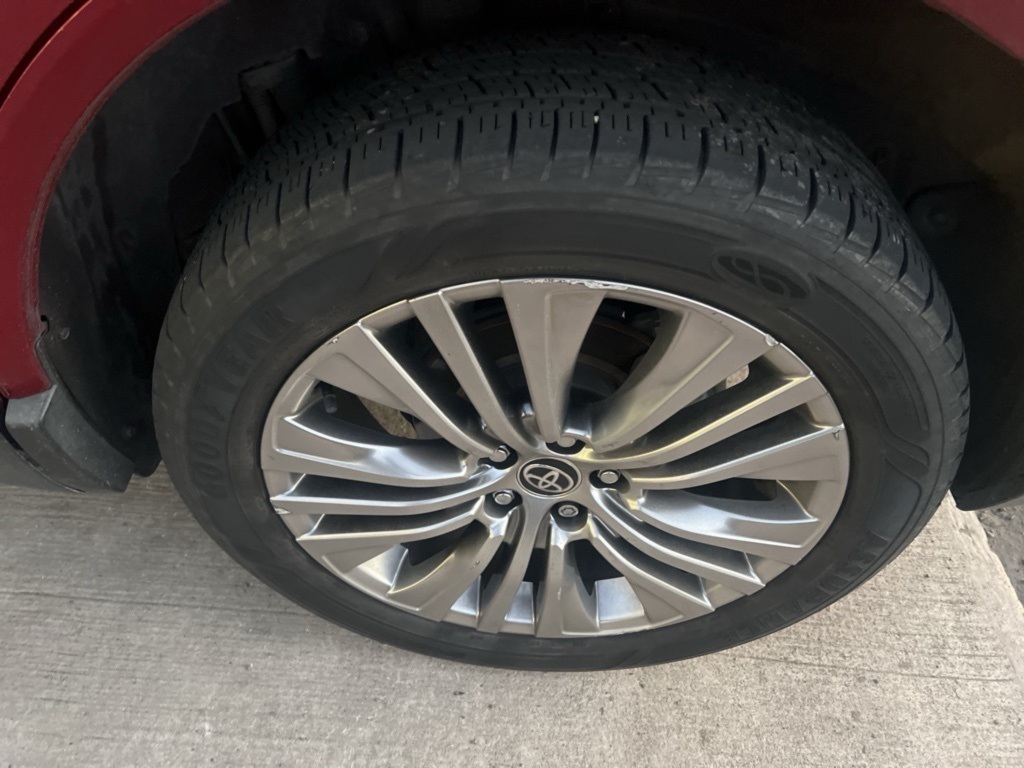 Thumbnail: 2021 Toyota Venza - 9