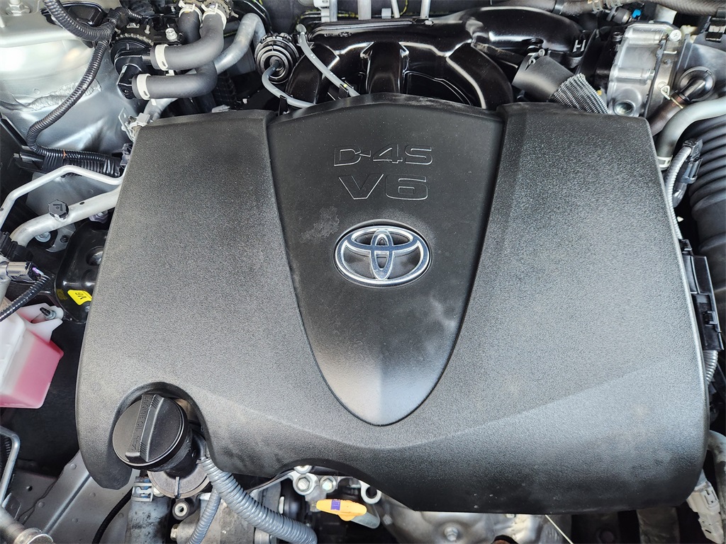 2022 Toyota Highlander XLE Silver at DeMontrond Mazda