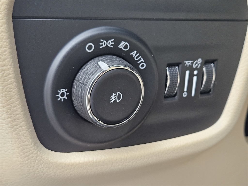 Used Car 2023 Jeep Grand Cherokee  Limited For Sale Under $35,000 In San Marcos, Texas