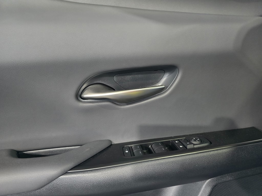 Thumbnail: 2025 Lexus UX - 13