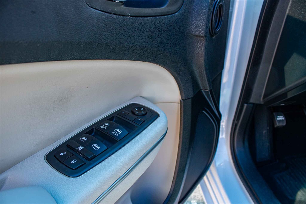 Used Car 2020 Chrysler 300  Touring For Sale Under $30,000 In San Marcos, Texas