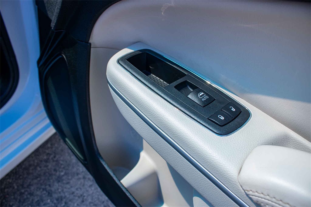 Used Car 2020 Chrysler 300  Touring For Sale Under $30,000 In San Marcos, Texas