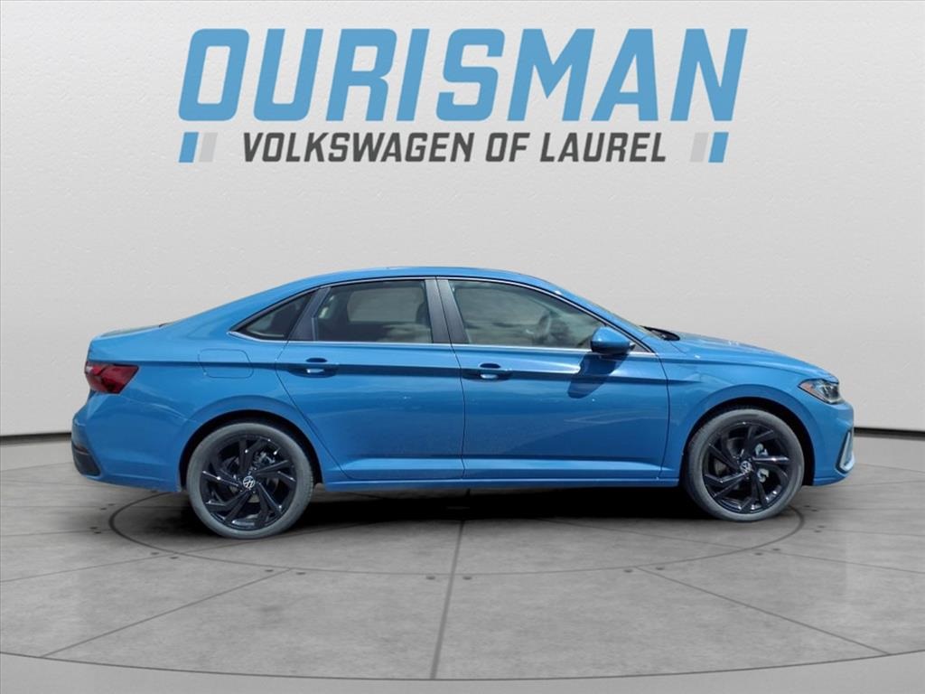 2025 Volkswagen Jetta 1.5T SE photo 2
