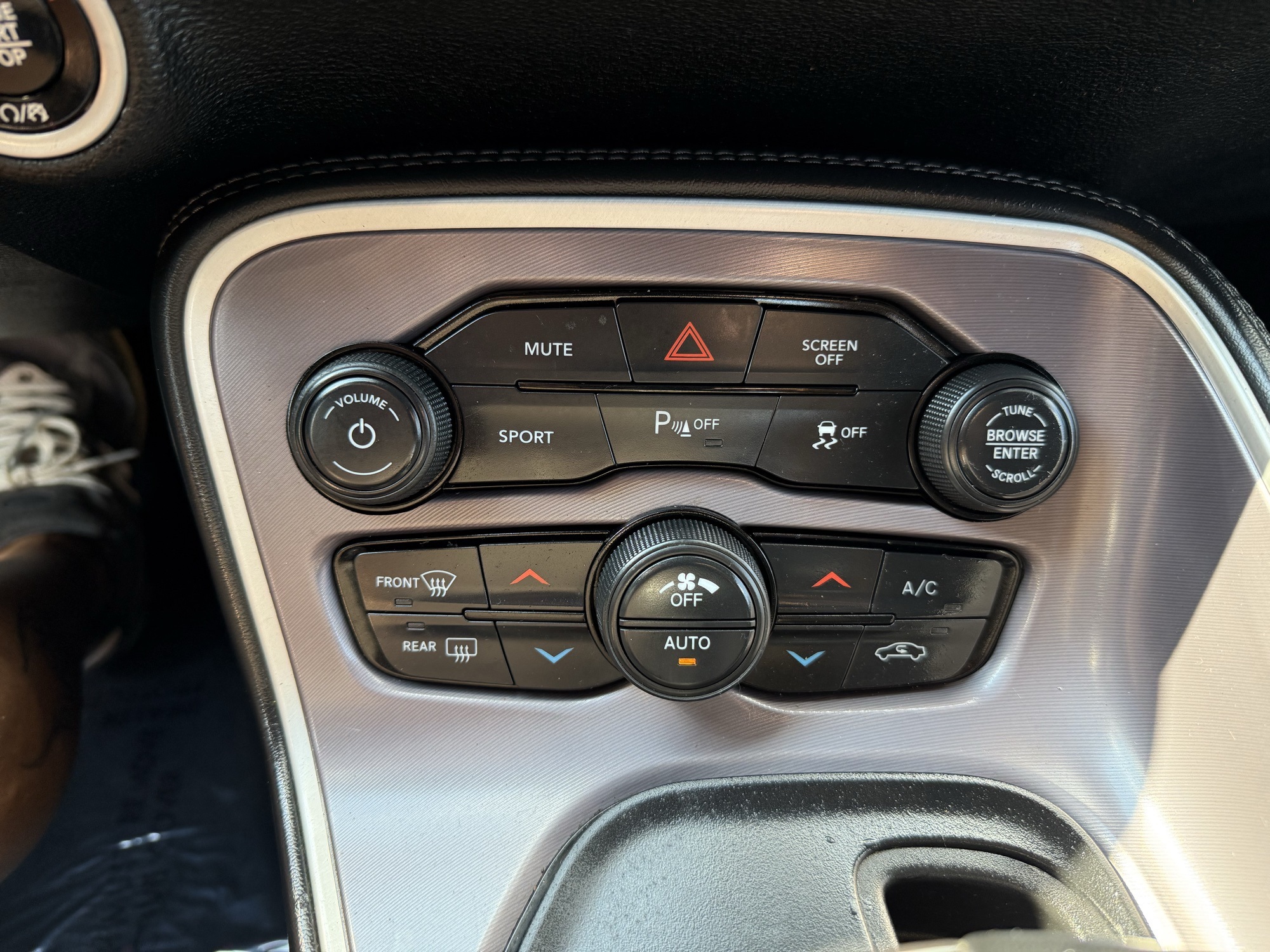 2021 Dodge Challenger SXT photo 17