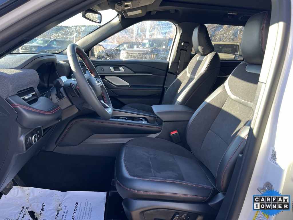 2025 Ford Explorer ST photo 2