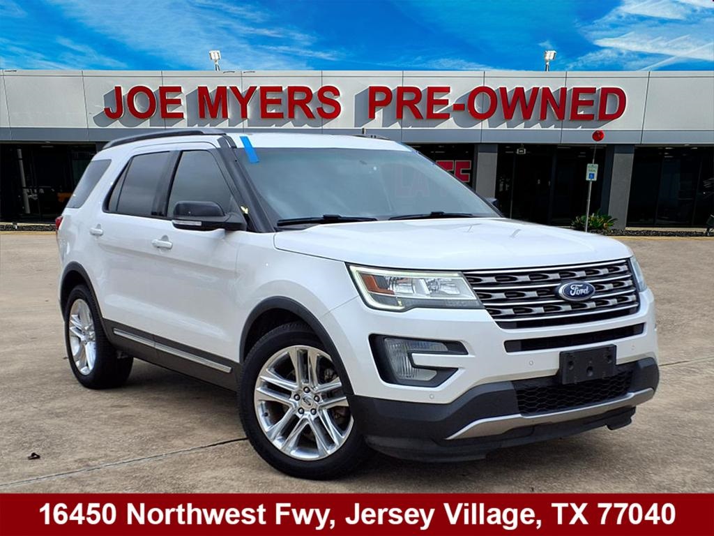 2017 Ford Explorer XLT White at Community Honda