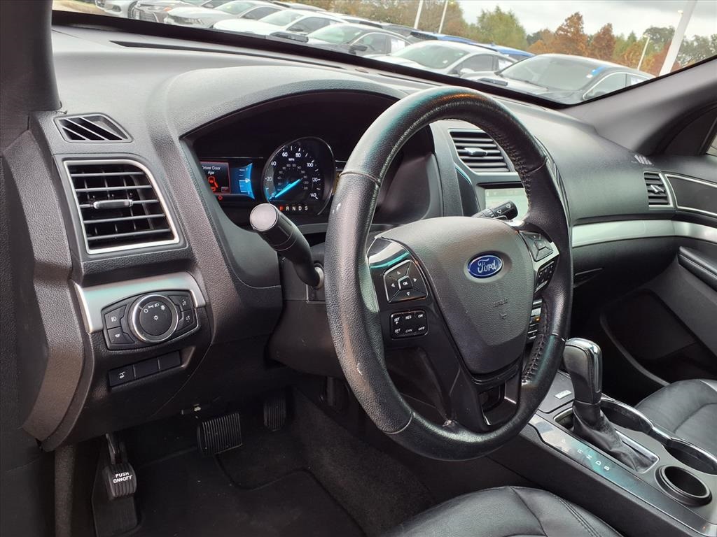 2017 Ford Explorer XLT White at Community Honda