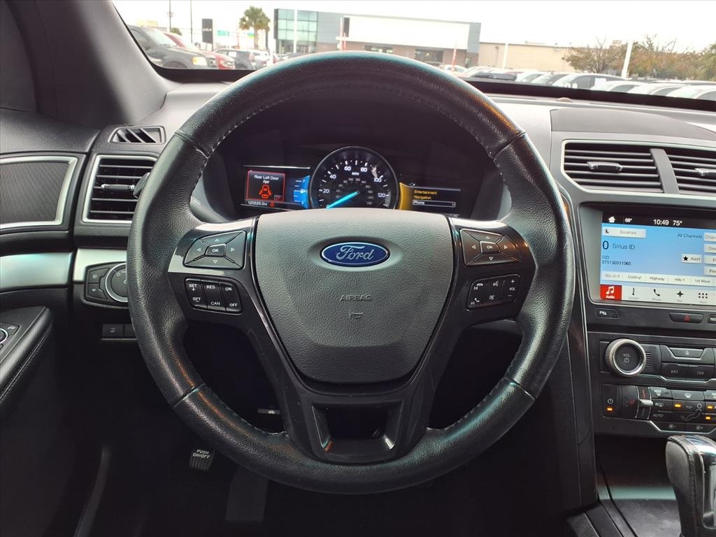 2017 Ford Explorer XLT White at Community Honda