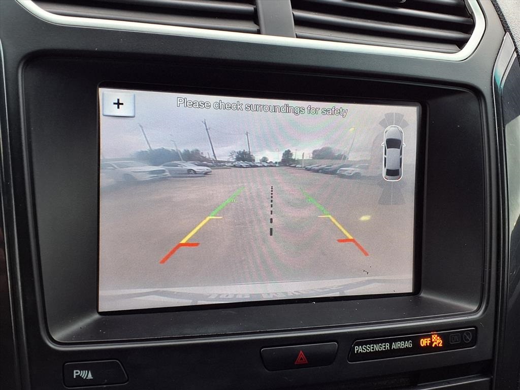 2017 Ford Explorer XLT White at Community Honda